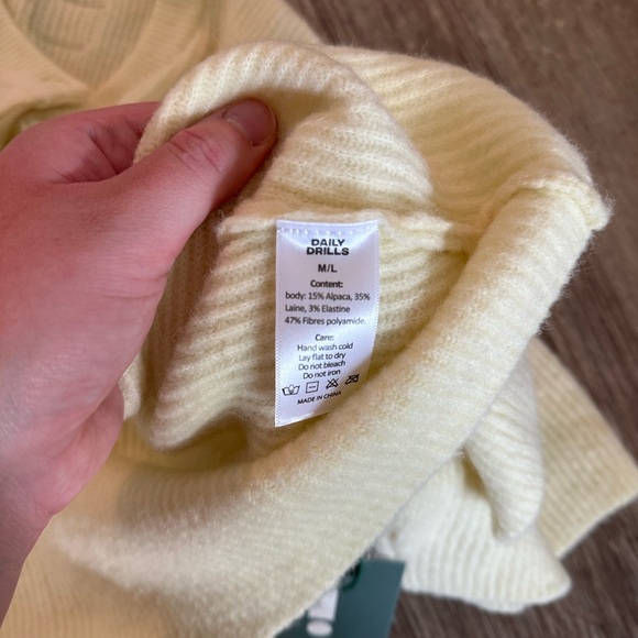 NWT Daily Drills Single Button Sweater - Picture 7 of 8